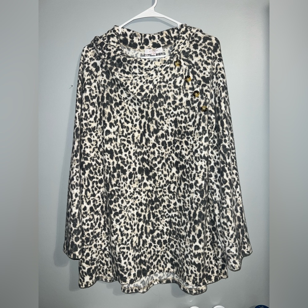 New Directions Black and White Leopard Print Sweater